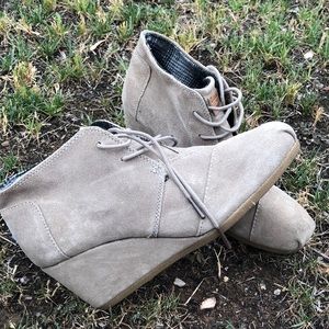 TOMS tan suede wedges